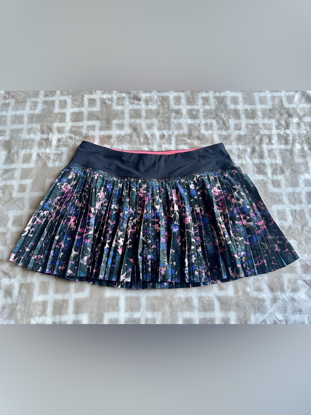 Lululemon Athletica Pleated Mini Skirt in Black with Pink & Purple Floral Print